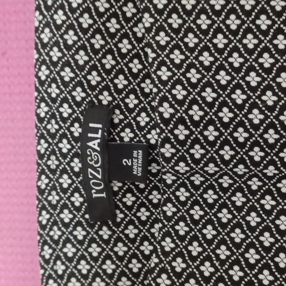 roz&Ali High Rise Leggings Size 2-4 - Picture 5 of 10